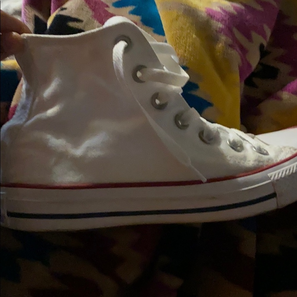 White converse - Picture 2 of 3